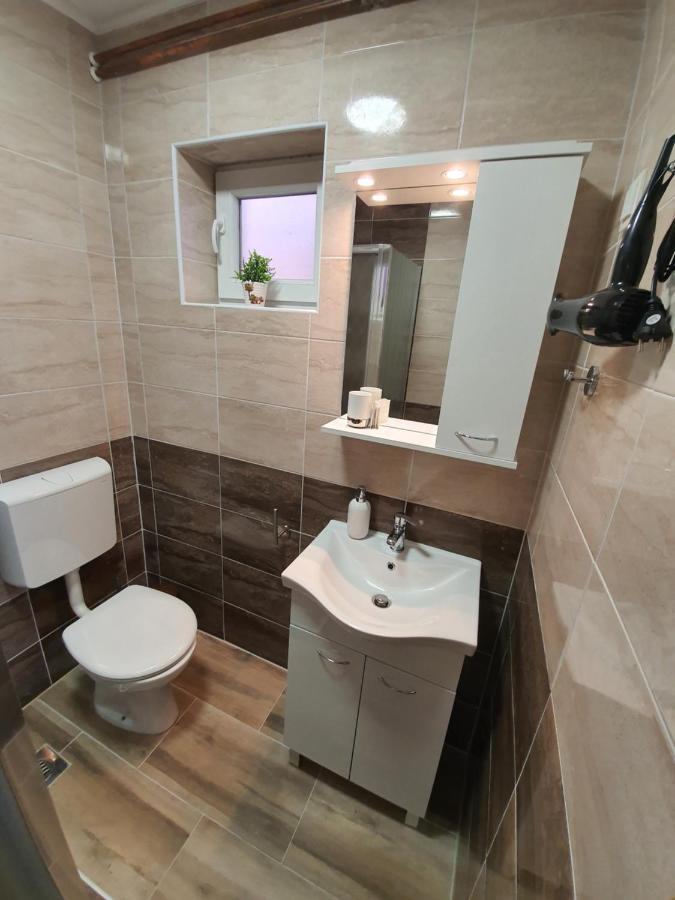Apartmani Ana Vukovar Exterior foto