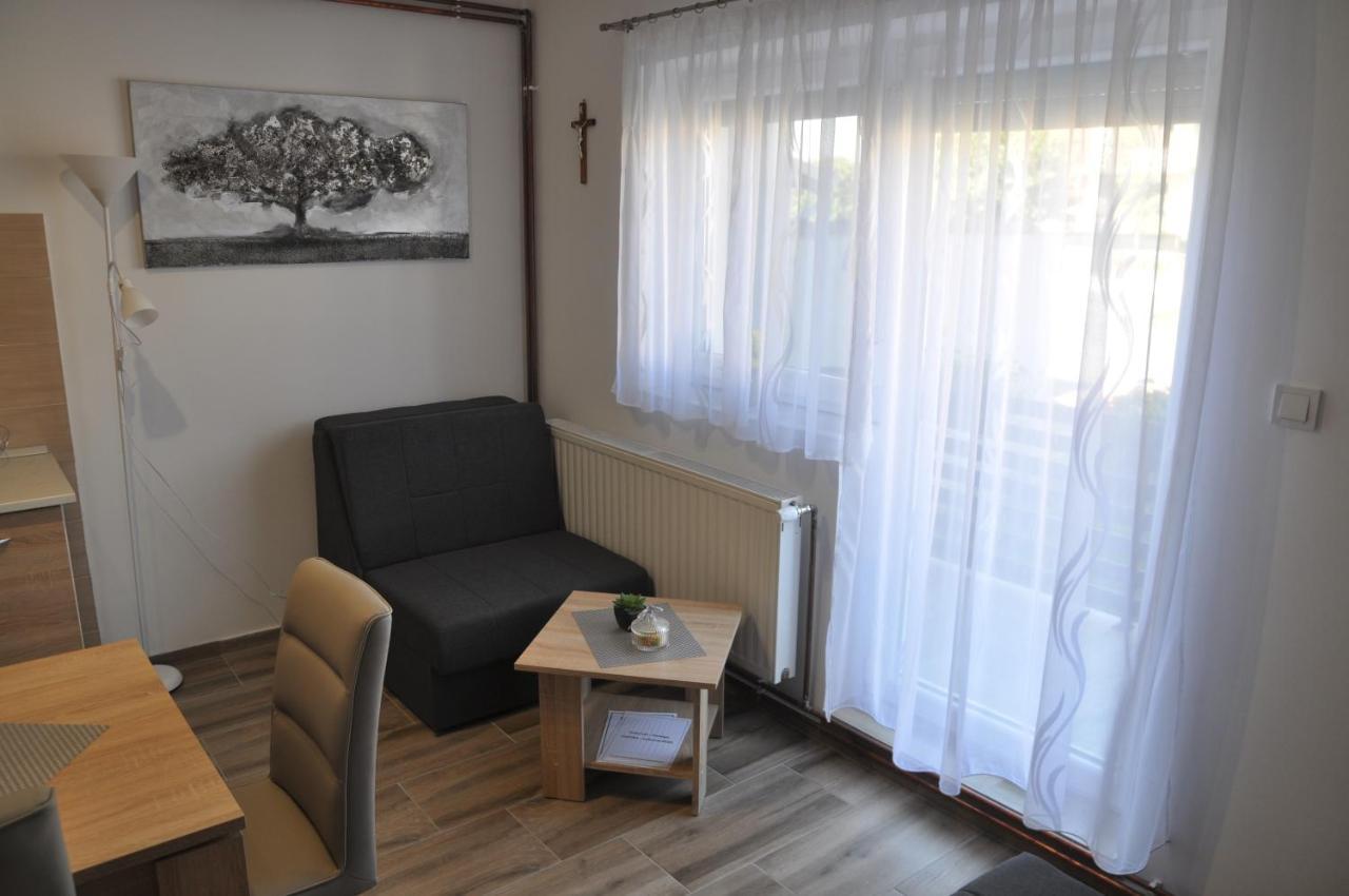 Apartmani Ana Vukovar Exterior foto