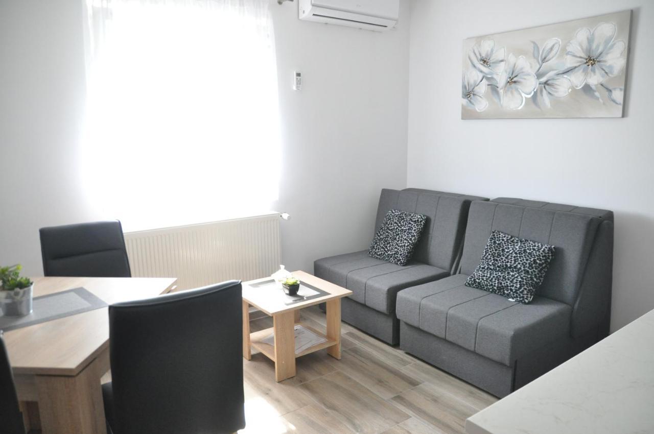 Apartmani Ana Vukovar Exterior foto