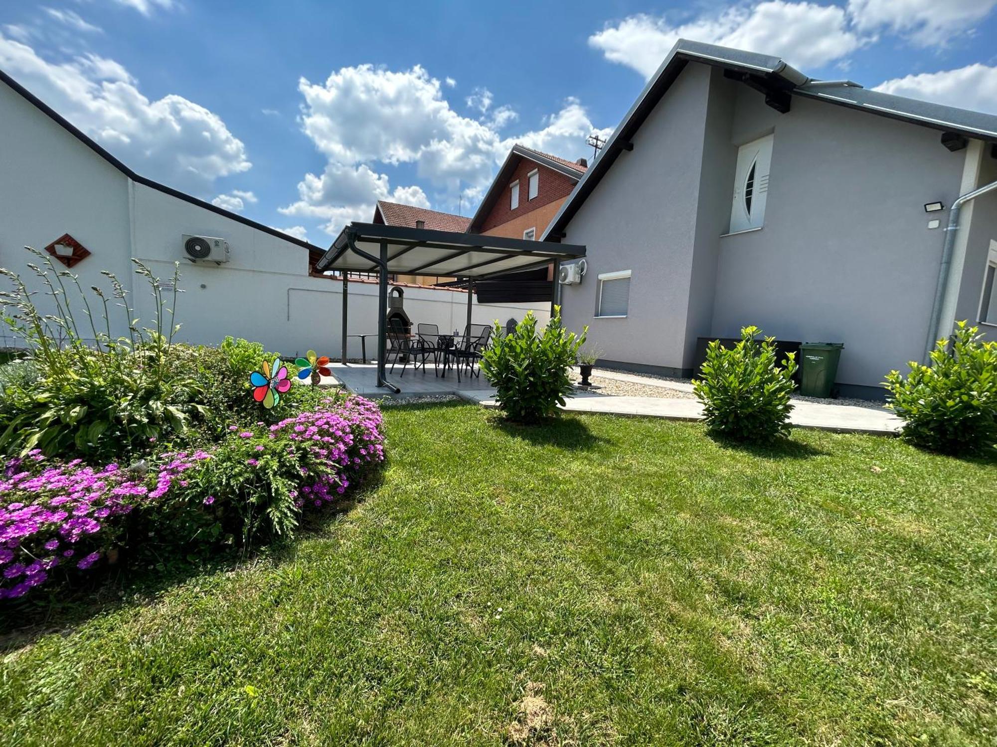 Apartmani Ana Vukovar Exterior foto